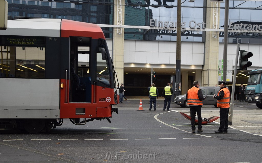 VU PKW KVB Bahn Koeln Deutz Deutz Muelheimerstr P08.JPG - Miklos Laubert